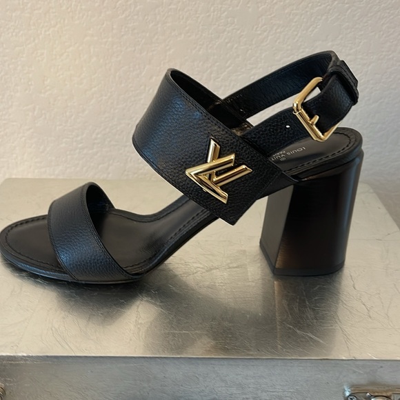 Louis Vuitton gorgeous Horizon Sandal noir goldtone hardware just incredible - Picture 10 of 14